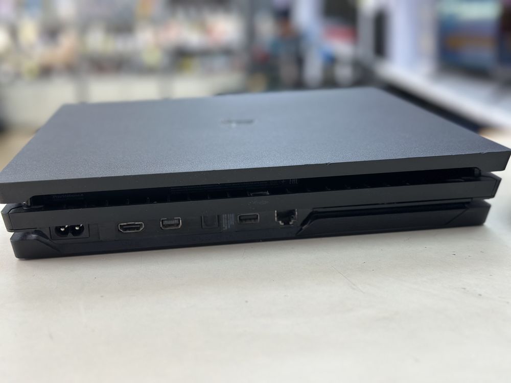 Игровая приставка PlayStation 4 Pro 1Tb