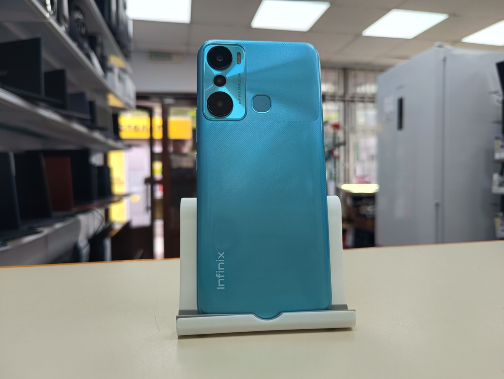 Смартфон Infinix HOT 20i 4/128