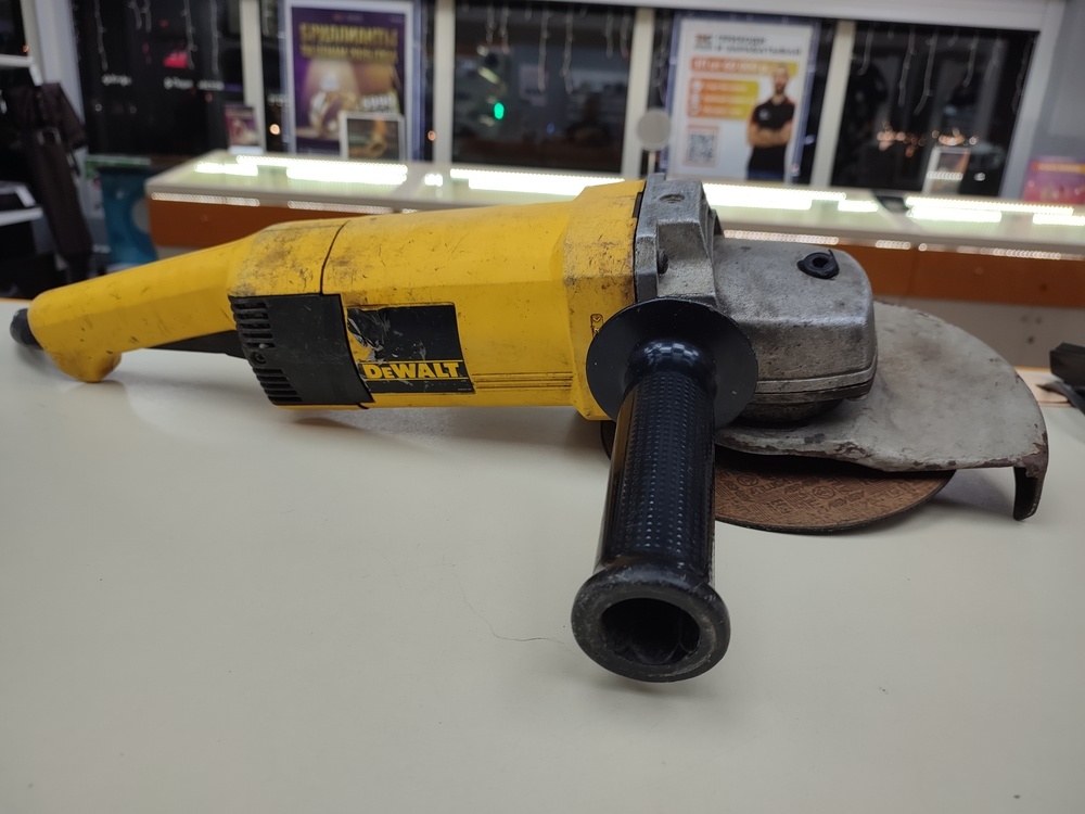 Угловая шлифмашина Dewalt 230
