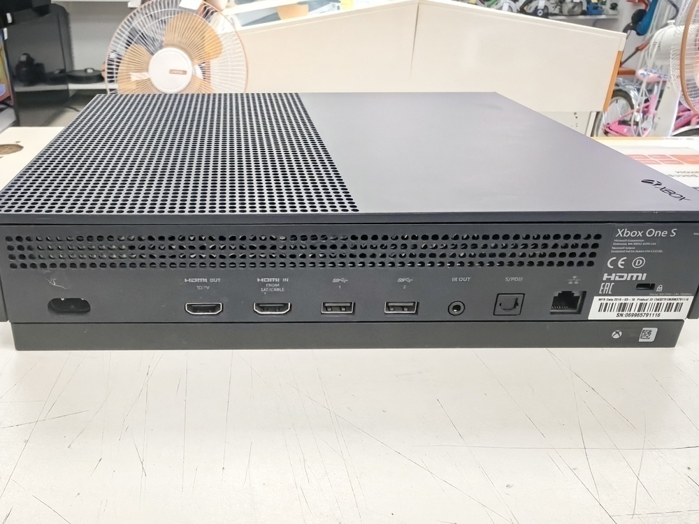 Игровая приставка Xbox One S 1TB Игровая приставка Xbox One S 1TB