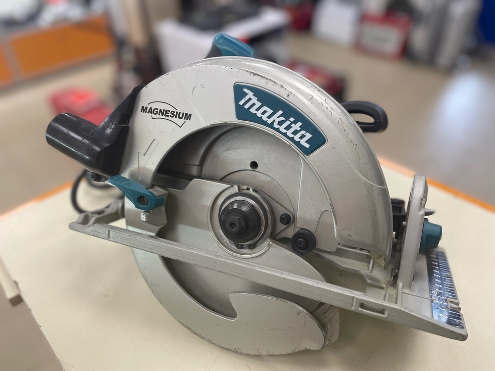 Дисковая пила Makita 5008MG