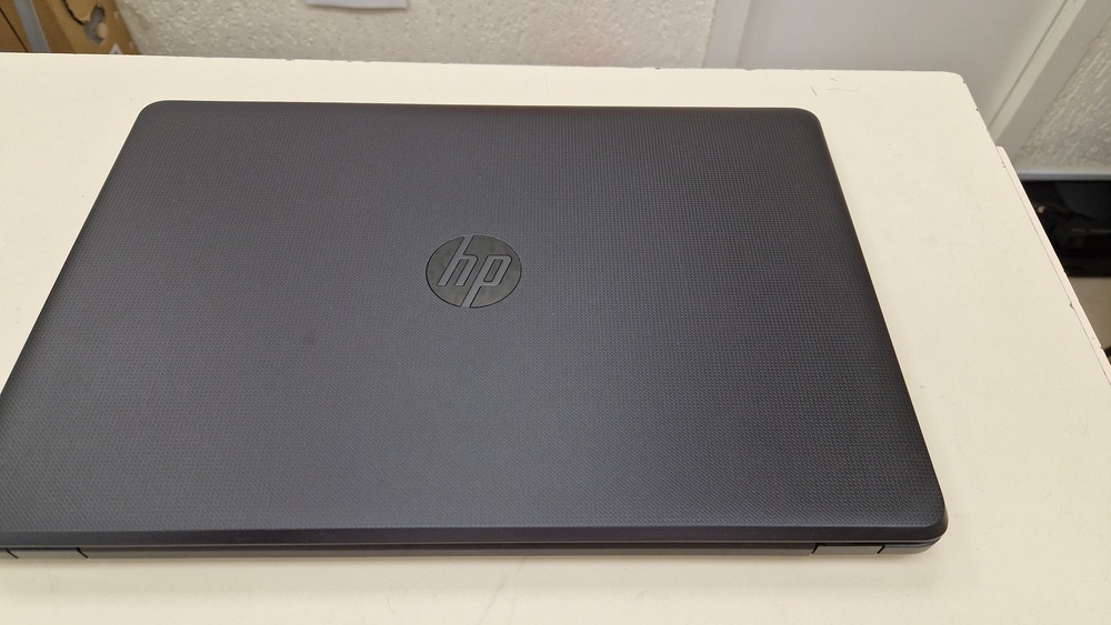 Ноутбук HP 15raO29ur; Pentium N3710, HD Graphics, 4 Гб, Нет, 500 Гб