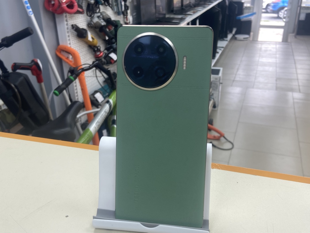 Смартфон Tecno Spark 20 Pro+ 8/256