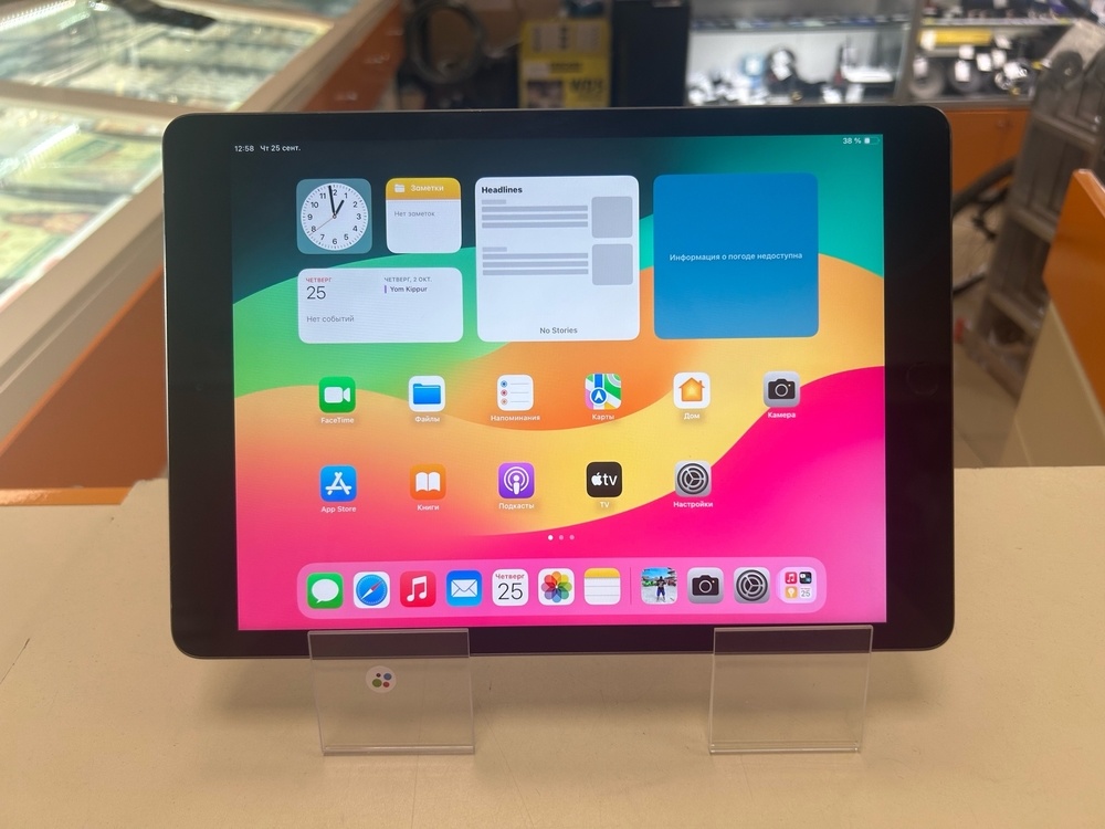 Планшет Apple IPad 7 32 ГБ A2200, A2198 (Wi-Fi + Cellular)