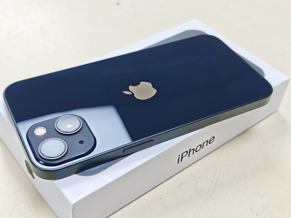 Смартфон Apple iPhone 13 128Gb