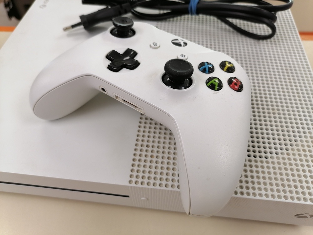 Игровая приставка Xbox One S 1TB