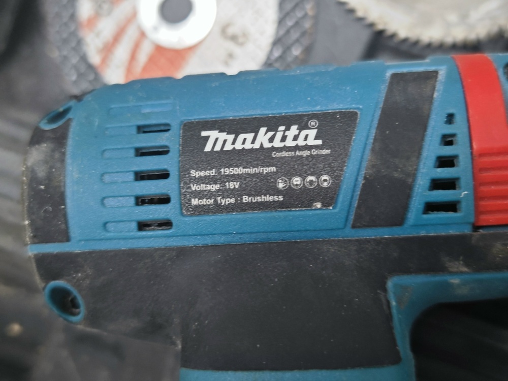 Угловая шлифмашина Makita 125