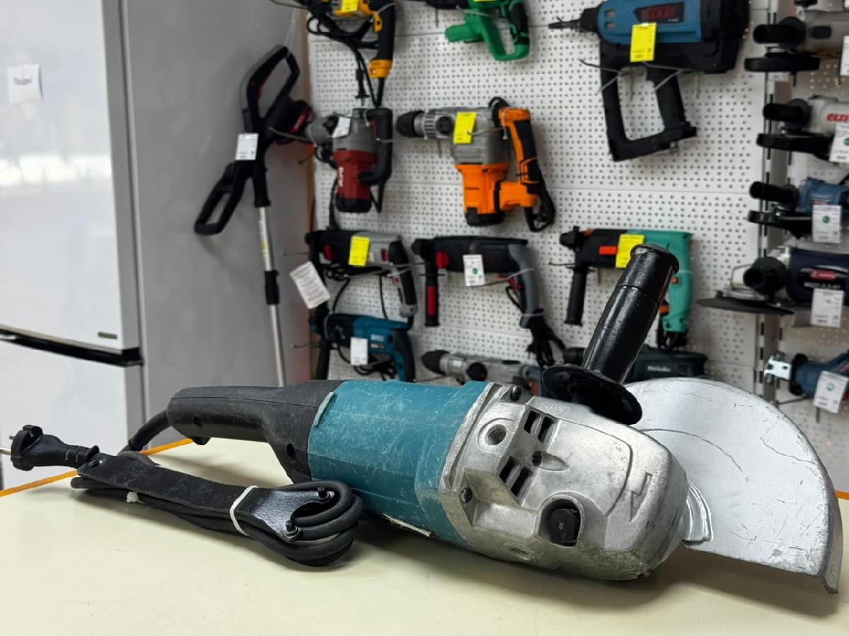 Угловая шлифмашина Makita 9069/230