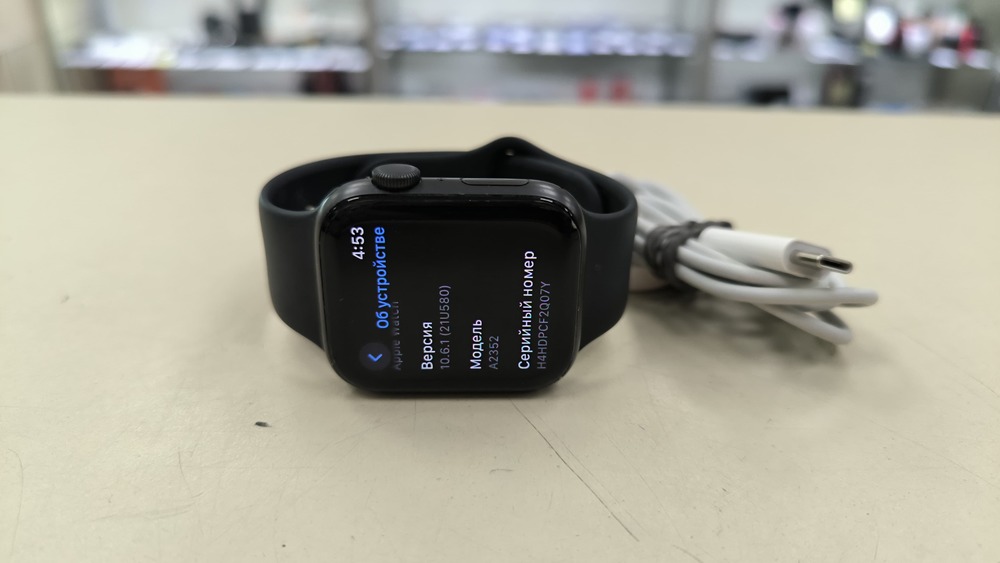 Смарт-часы Apple Watch SE 44mm