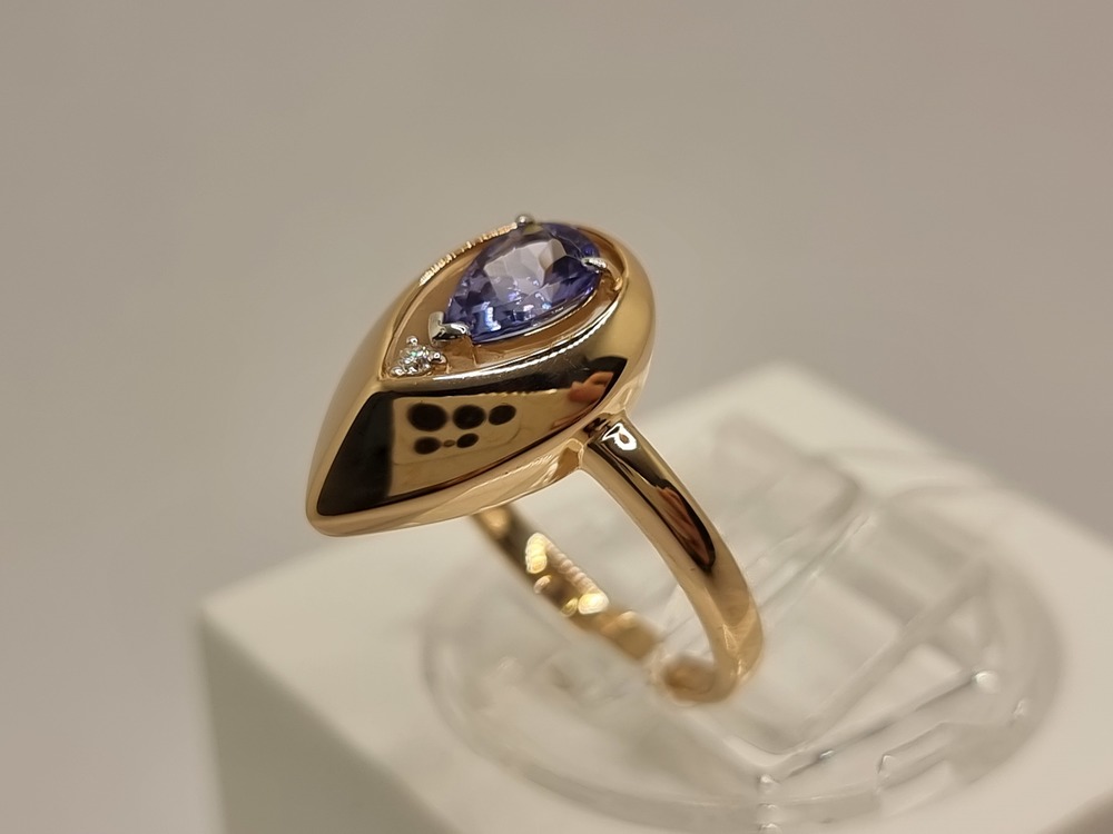 КОЛЬЦО С КАМНЯМИ (Au 585)