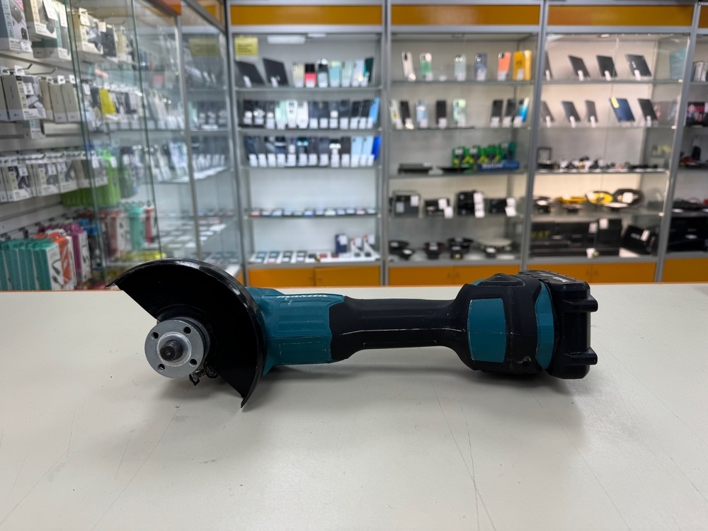 Угловая шлифмашина Makita 9558HM