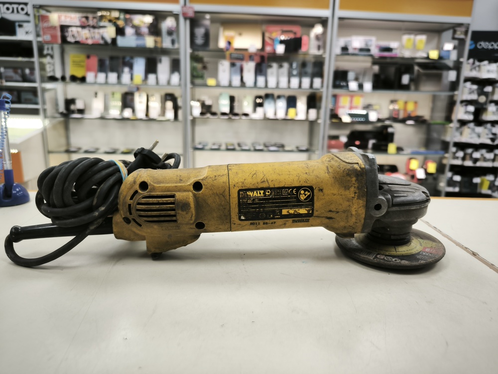 Угловая шлифмашина Dewalt D28133-QS