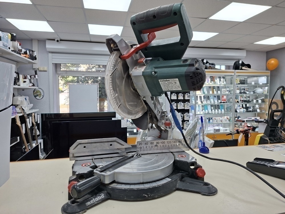 Торцовочная пила Metabo KS-216M Lasercut