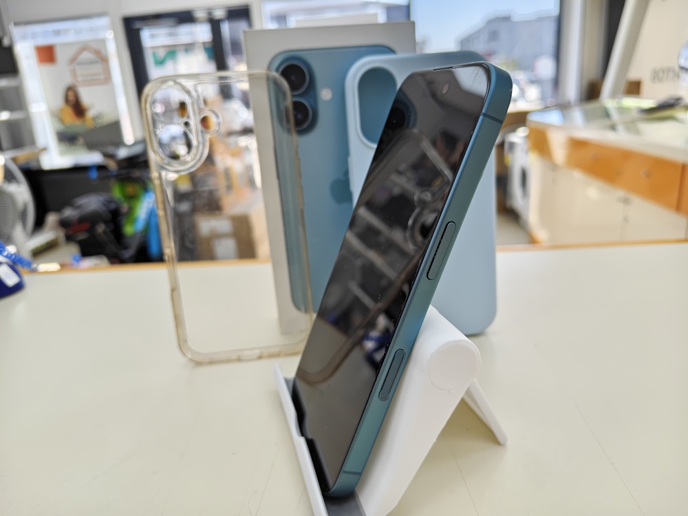 Смартфон Apple Iphone 16 128Gb