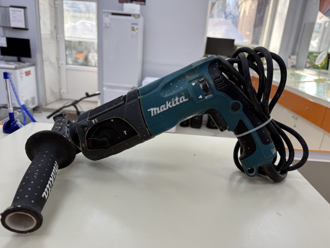 Перфоратор Makita HR2470