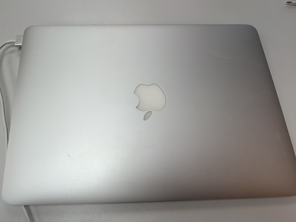 Ноутбук Apple MacBookAir i5-13 дюймов(2017) A1466