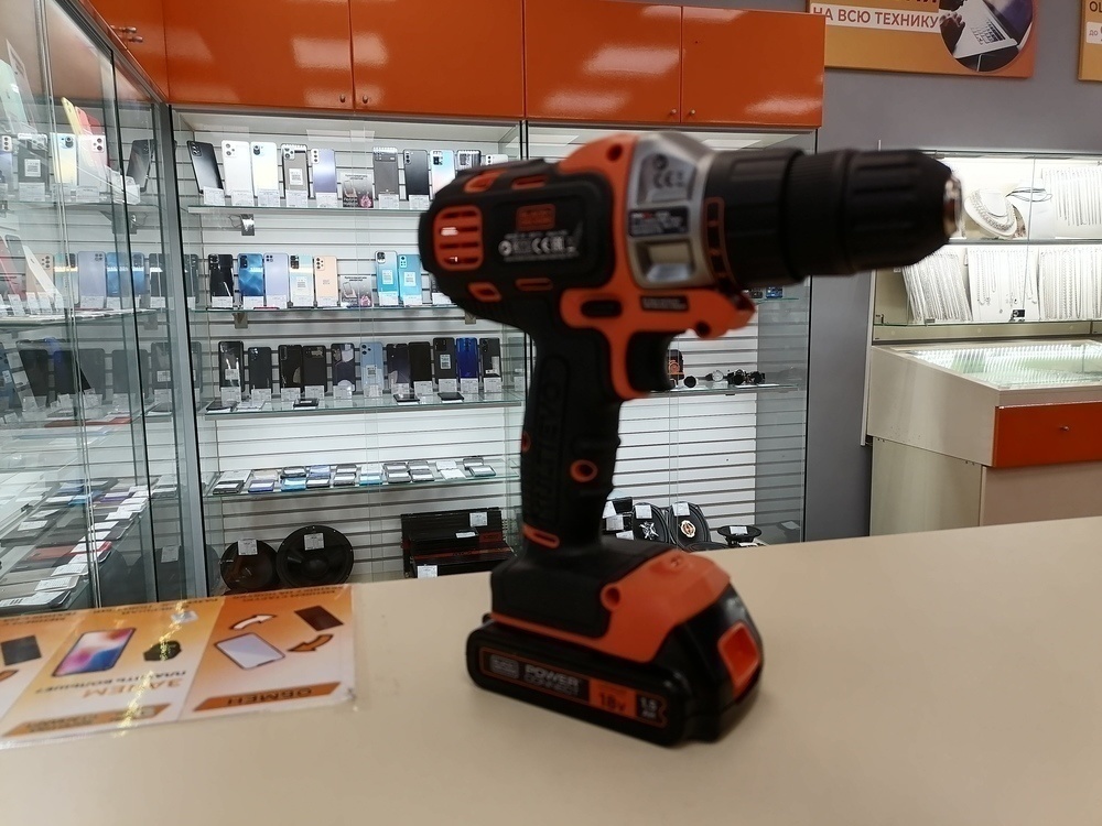 Шуруповерт Black & Decker MT218K-QW