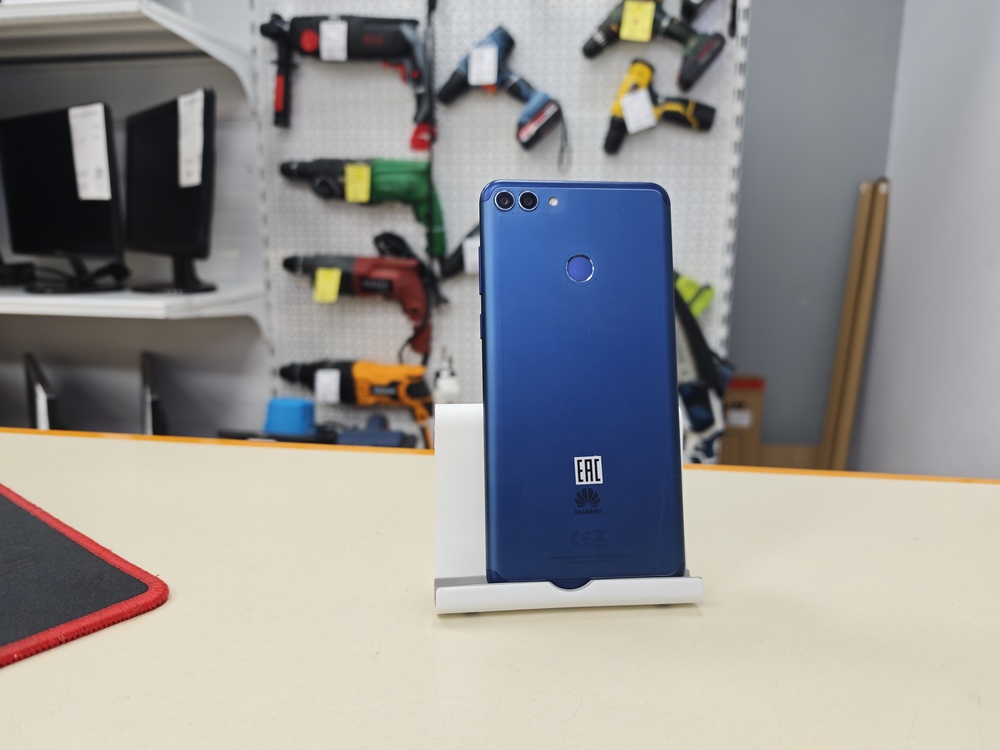 Смартфон Huawei Y9 (2018) 3/32