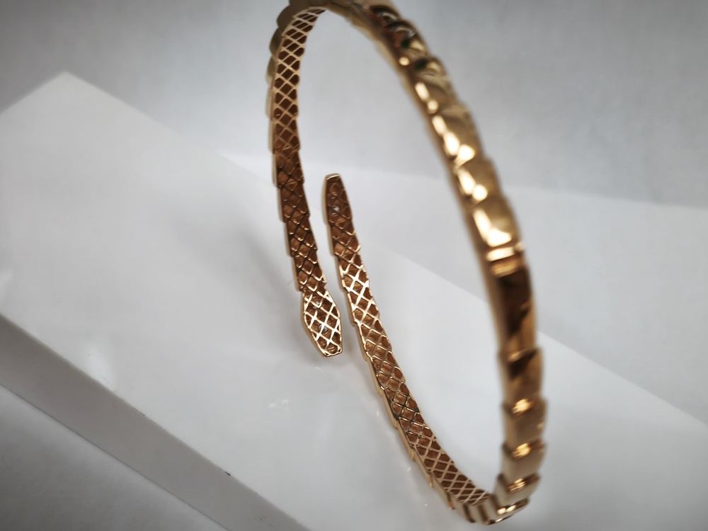 БРАСЛЕТ ЖЕСТКИЙ с камнями (Au 585)