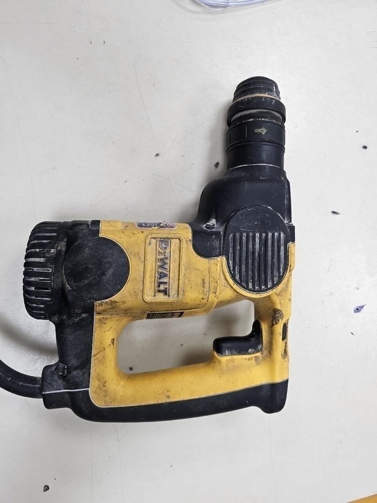 Перфоратор Dewalt D25330-QS