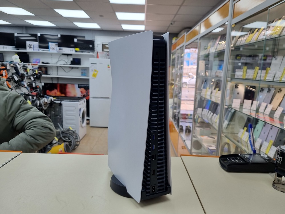 Игровая приставка PlayStation 5 825Gb (С дисководом)