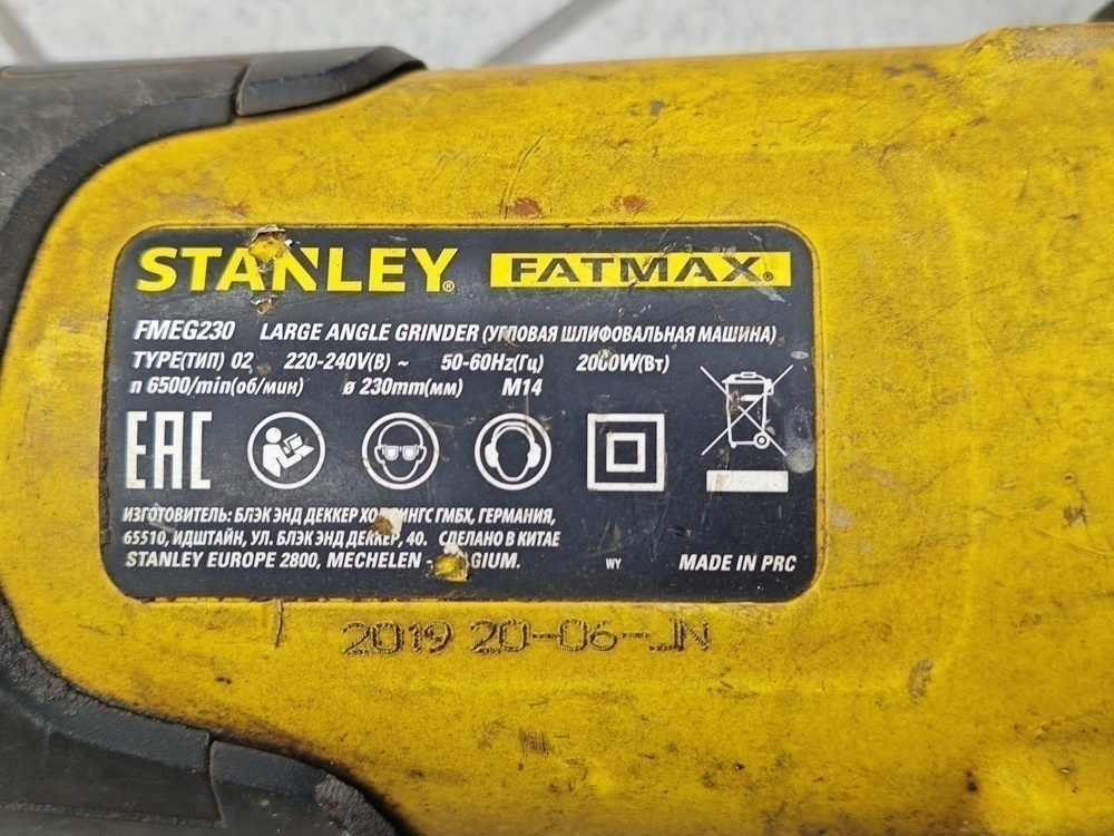 Угловая шлифмашина Stanley FMEG230