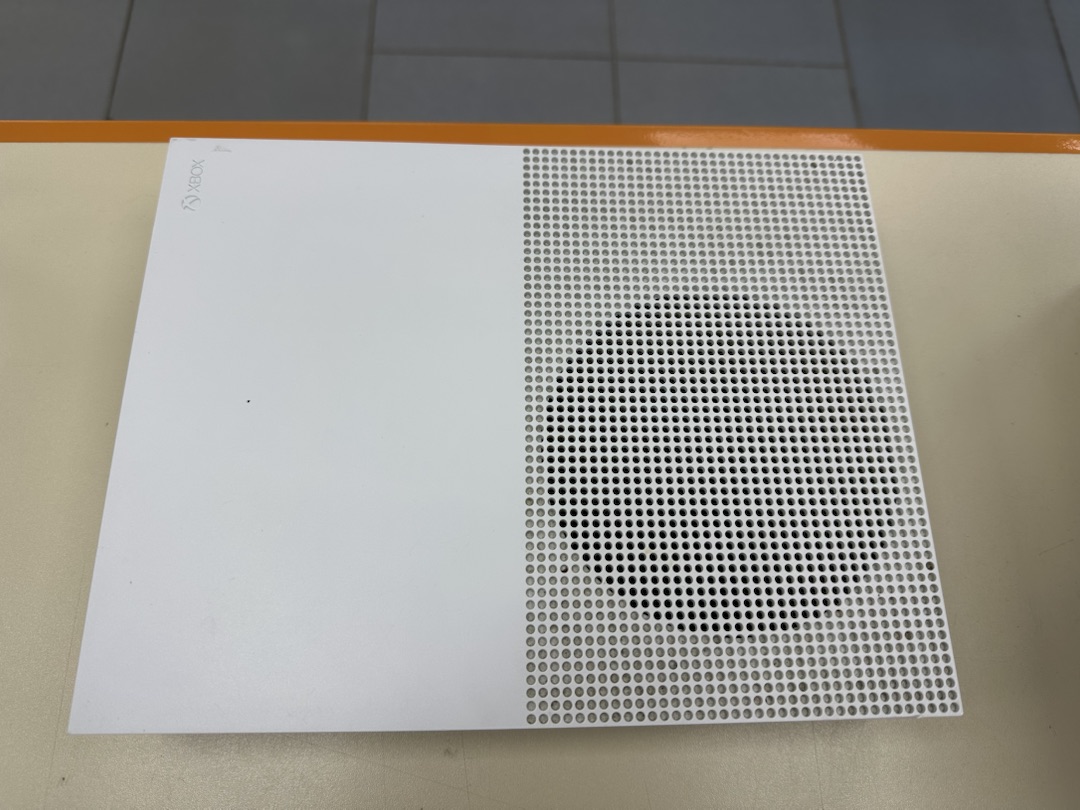 Игровая приставка Xbox One S 1TB Игровая приставка Xbox One S 1TB