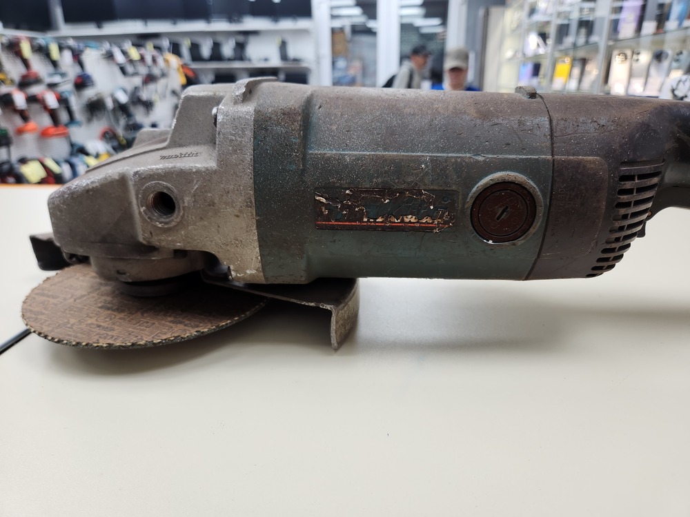 Угловая шлифмашина Makita 9069S
