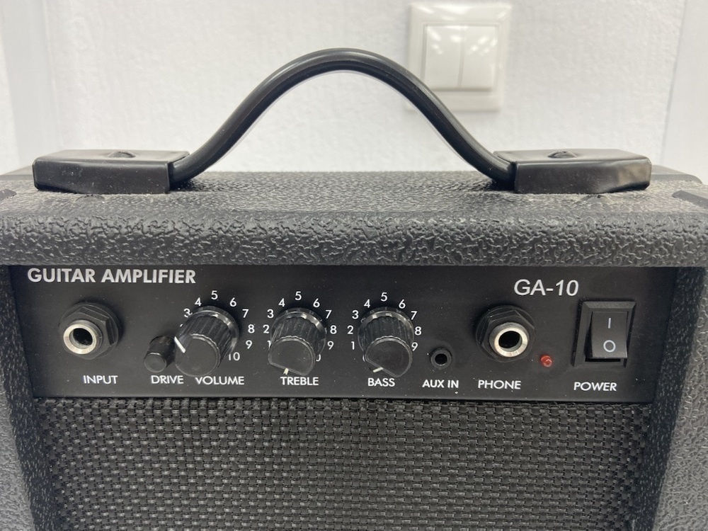 Комбоусилитель для гитар Rocket GA10