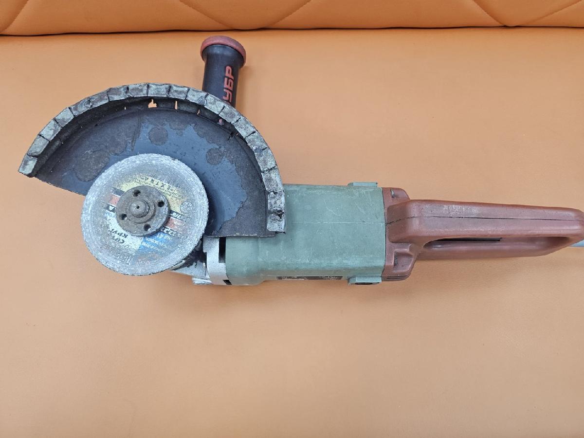 Угловая шлифмашина Зубр 180-1800П