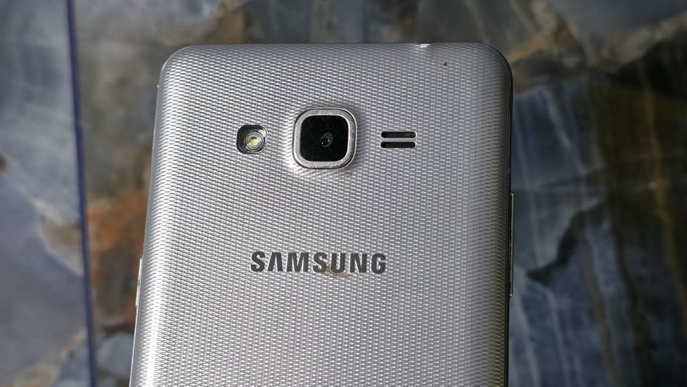 Смартфон Samsung Galaxy J2 Prime