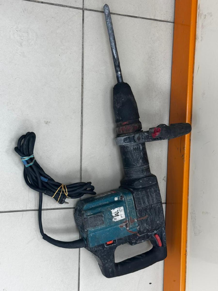 Отбойный молоток Makita HM1202C