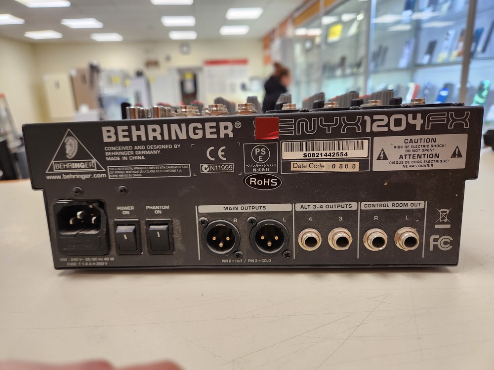 Микшерный пульт BEHRINGER X1204USB