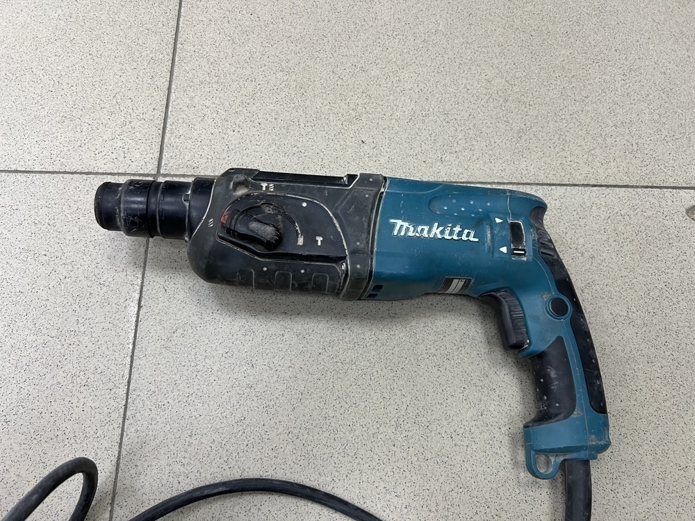 Перфоратор Makita HR2470