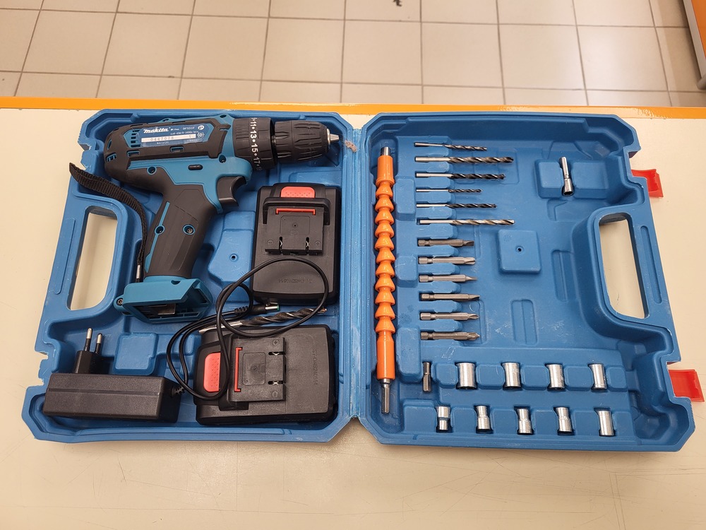 Шуруповерт Makita NO Name;