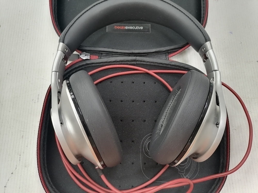 Наушники беспроводные Beats executive;