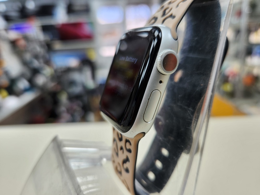 Смарт-часы Apple Watch Series 6 40mm