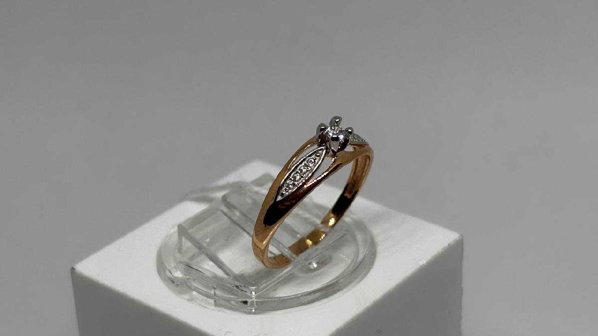 КОЛЬЦО С КАМНЯМИ (Au 585)