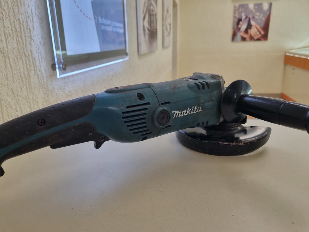 Угловая шлифмашина Makita GA6021C