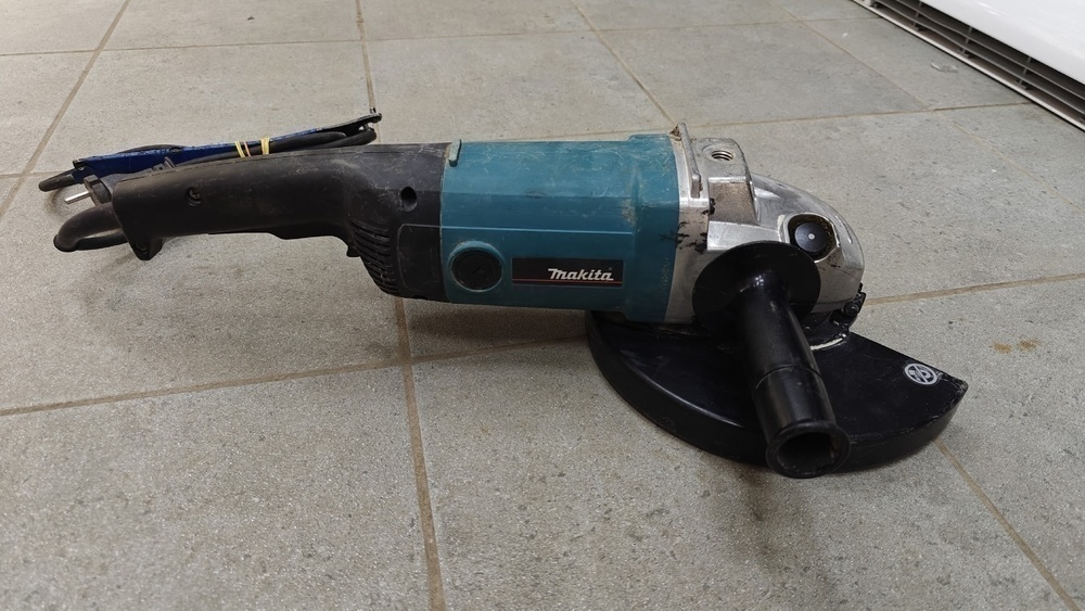 Угловая шлифмашина Makita 9069/230