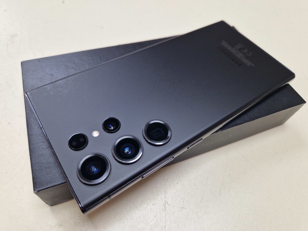 Смартфон Samsung Galaxy S23 Ultra 256Gb