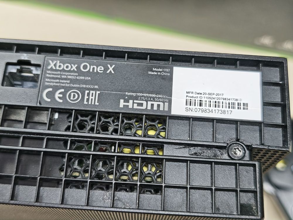 Игровая приставка Xbox One X 1Tb