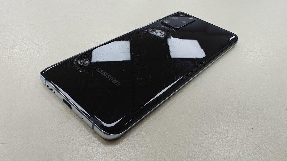 Смартфон Samsung Galaxy S20 Plus
