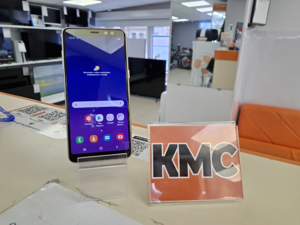 Смартфон Samsung Galaxy A8 2018 4/32