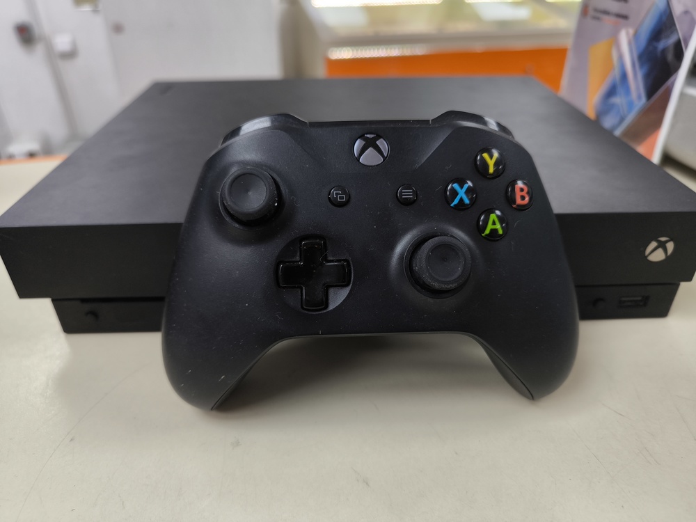 Игровая приставка Xbox One X 500Gb Игровая приставка Xbox One X 500Gb