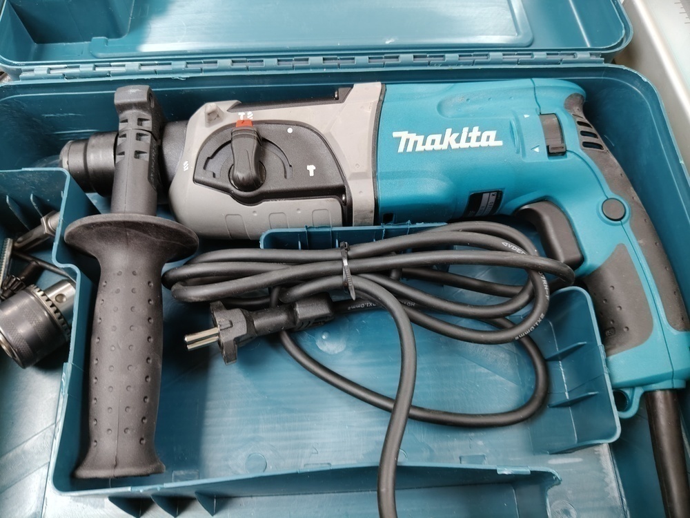 Перфоратор Makita HR 2470