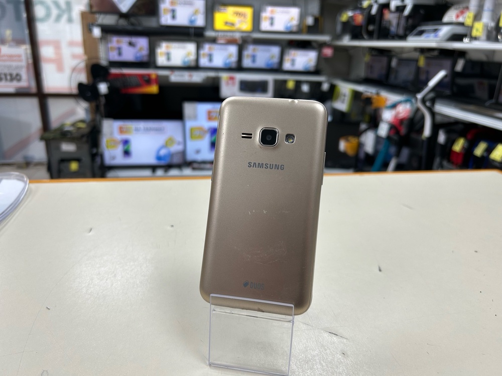 Смартфон Samsung Galaxy J1 2016 1/8