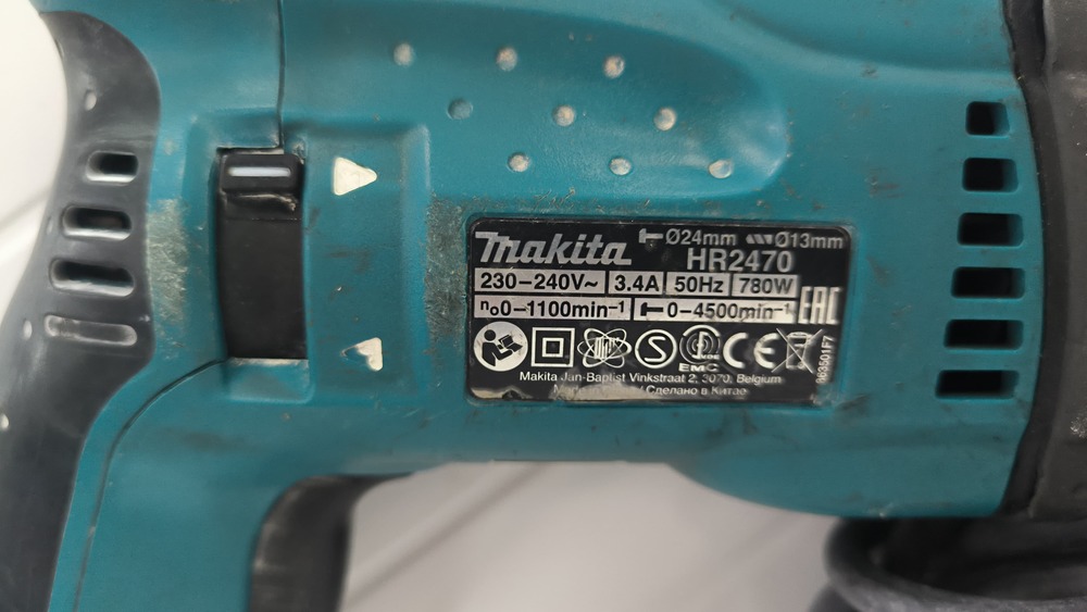 Перфоратор Makita HR 2470