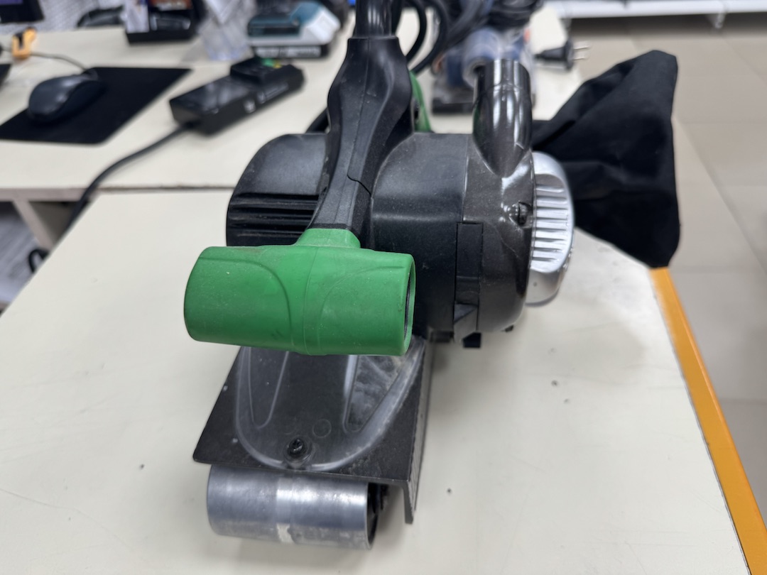Шлифовальная машина Hitachi SB 8v2
