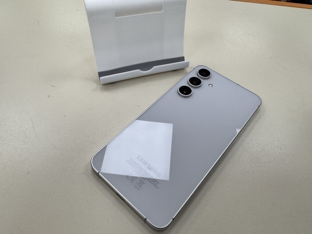 Смартфон Samsung Galaxy S24 FE 8/256